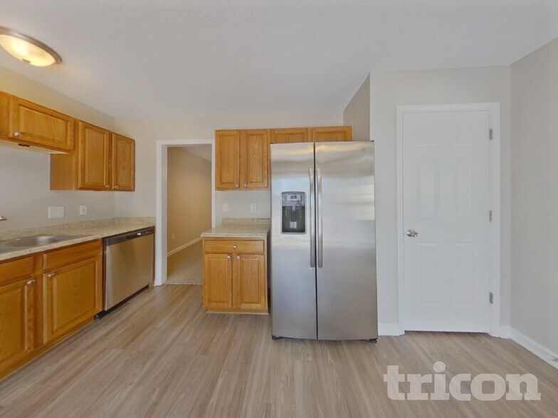 Building Photo - 500 Gingerbread Ct S