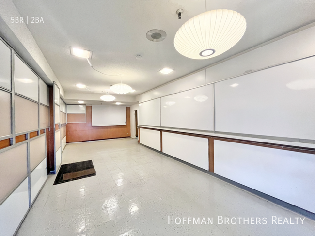 Building Photo - 8132 Baldwin St