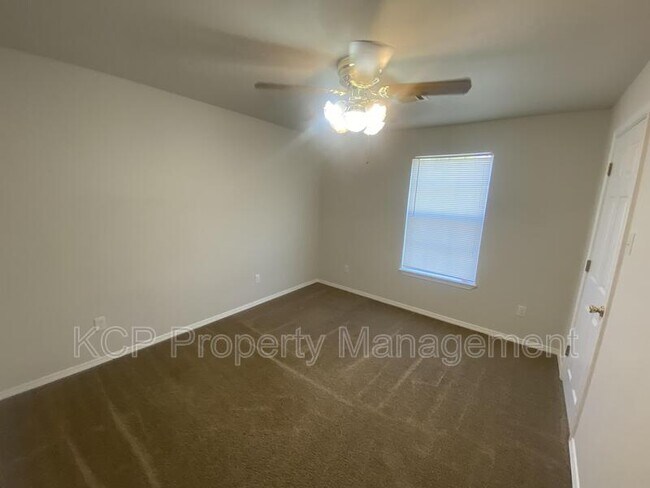 Building Photo - 2104 Savannah St