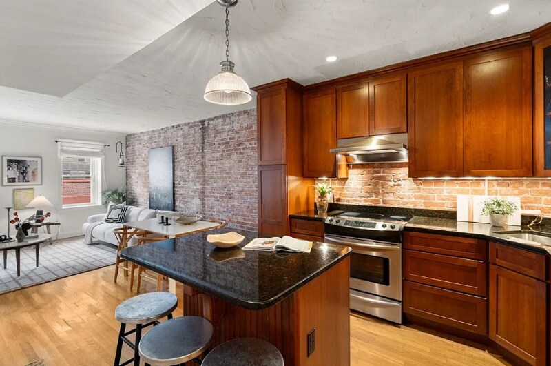 Building Photo - 156 Prince St