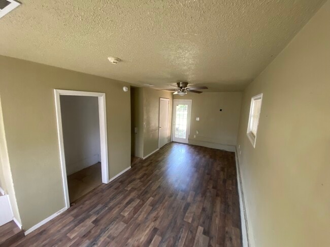 Building Photo - 316 E Jarman Dr