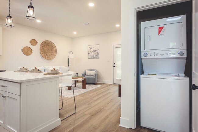 Washer/Dryer in each unit - 2017 Wyatt Street - OFF CAMPUS HOUSING!!!