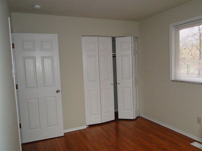 Building Photo - 6930 Birdie Ln