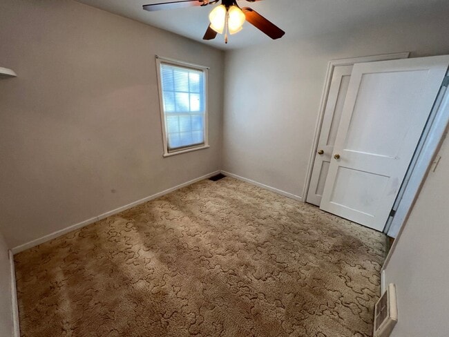 Building Photo - 3 Bed 2 Bath House