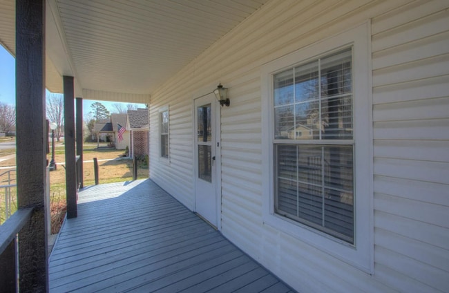 Building Photo - 3 Bed, 2 Bath in Claremore- Available Now!