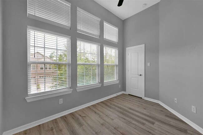 Building Photo - 91 Aventura Pl