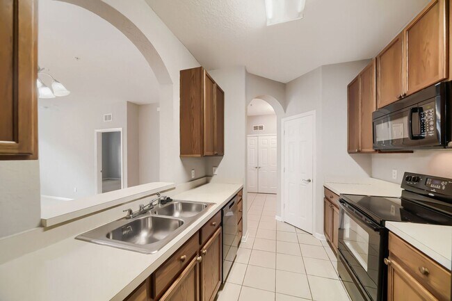 Building Photo - APARTMENT IN THE METROWEST AREA!