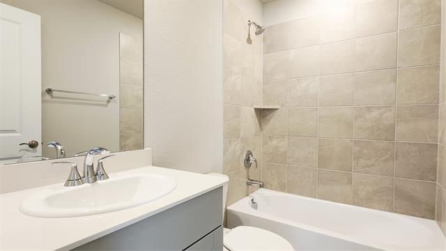 Building Photo - 417 Stagg St