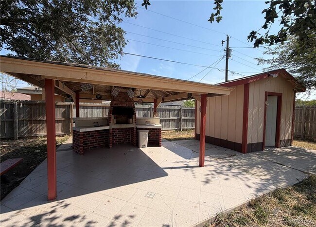 Building Photo - 108 W La Quinta Dr