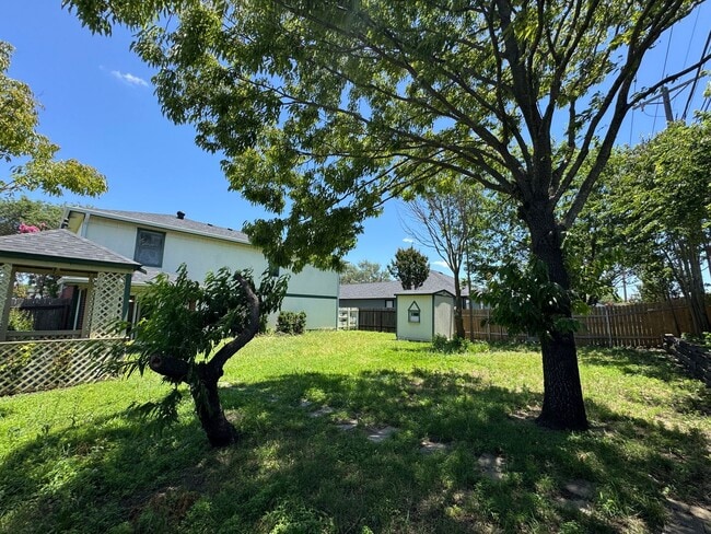 Building Photo - 1204 Bristol Dr