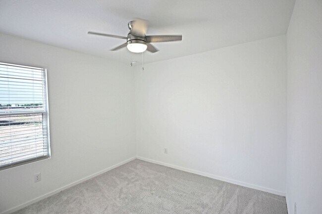 Building Photo - 2423 Shady Grv