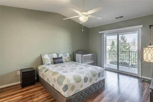 Building Photo - GORGEOUS COMMERCE TOWNSHIP 2 BED/2 BATH MO...