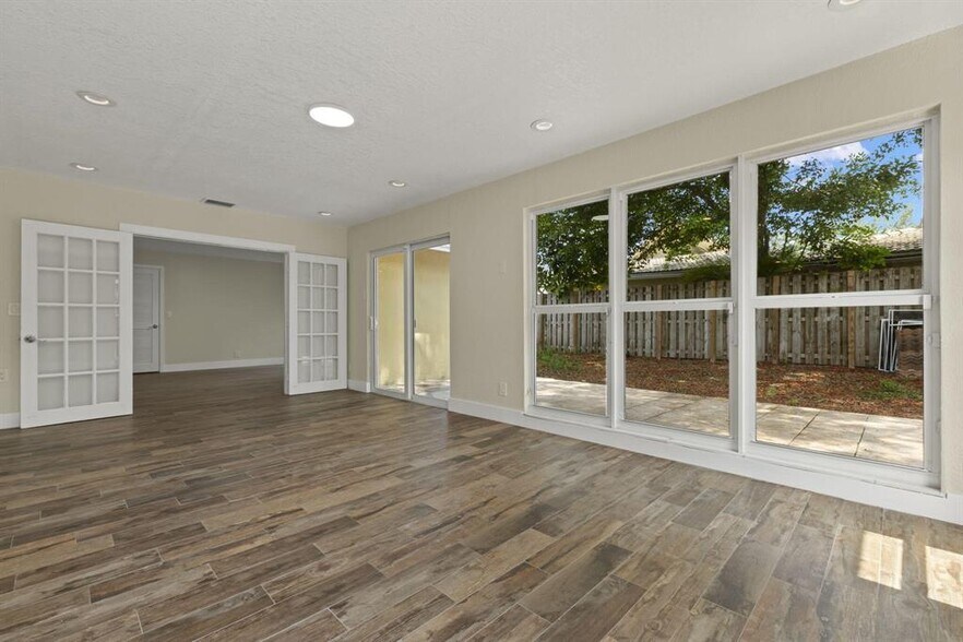 Building Photo - 8915 NW 26th Ct
