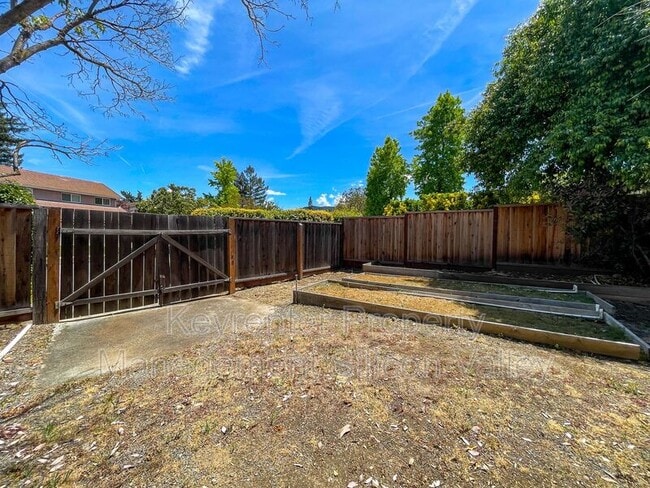 Building Photo - 6701 Tannahill Dr