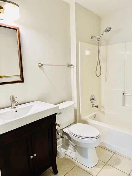 2nd bathroom - 57 E Hattendorf Ave