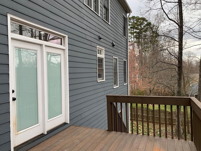 Building Photo - 5 Bed | 3.5 Bath House with Finished Basem...