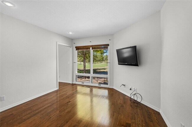 Building Photo - 9 W Augusta Ct