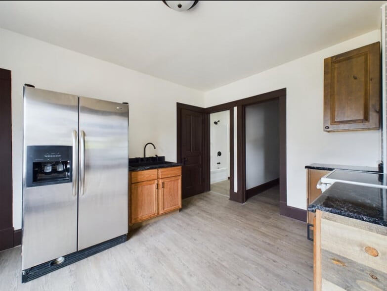 Building Photo - 2018 Monroe St