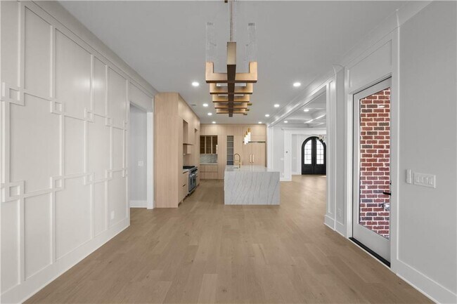 Building Photo - 407 Buford