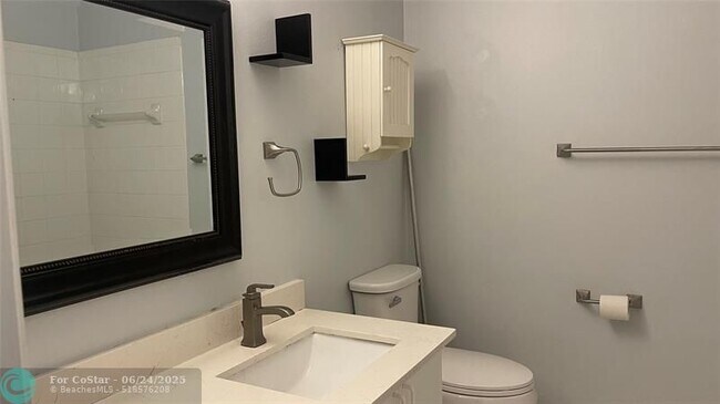 Building Photo - 1432 SW 47th Ave