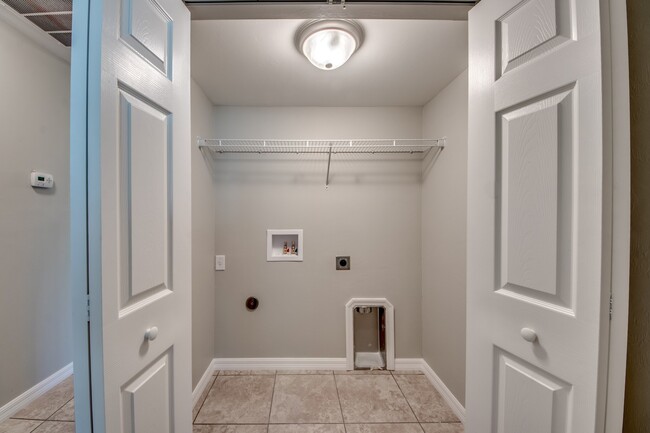 Building Photo - 3018-3020 SW 15th Pl