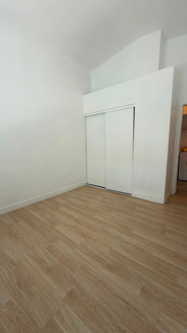 Building Photo - 2050 Los Feliz St