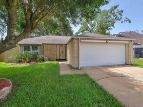 Building Photo - BEAUTIFUL 3 BEDROOM 2 BATH UPDATED HOME WI...
