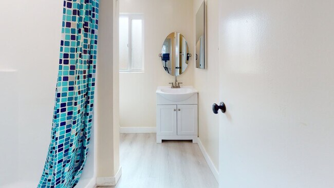 Building Photo - 115 Elkwood Ave