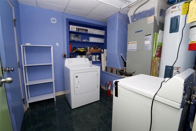 Building Photo - 905 SW 8th Ave