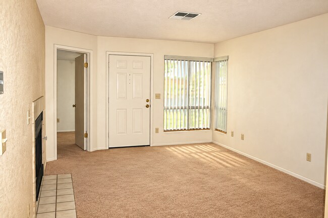 Building Photo - 3176 Shoshone Dr