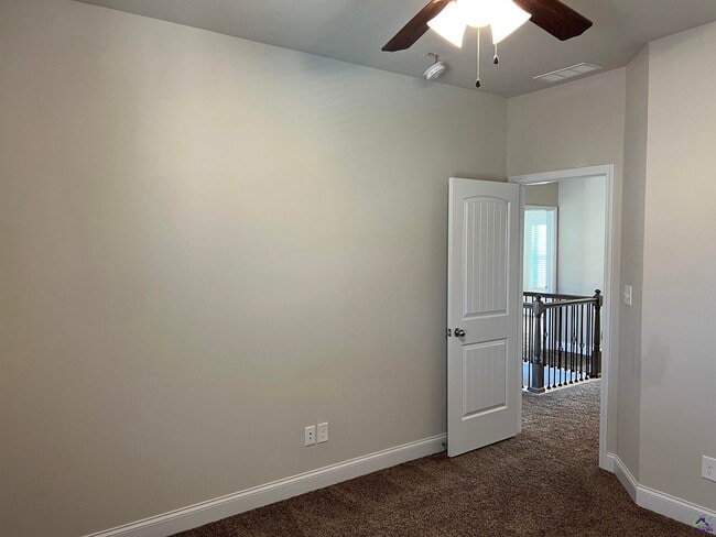 Building Photo - 105 Lacey Oak Ln