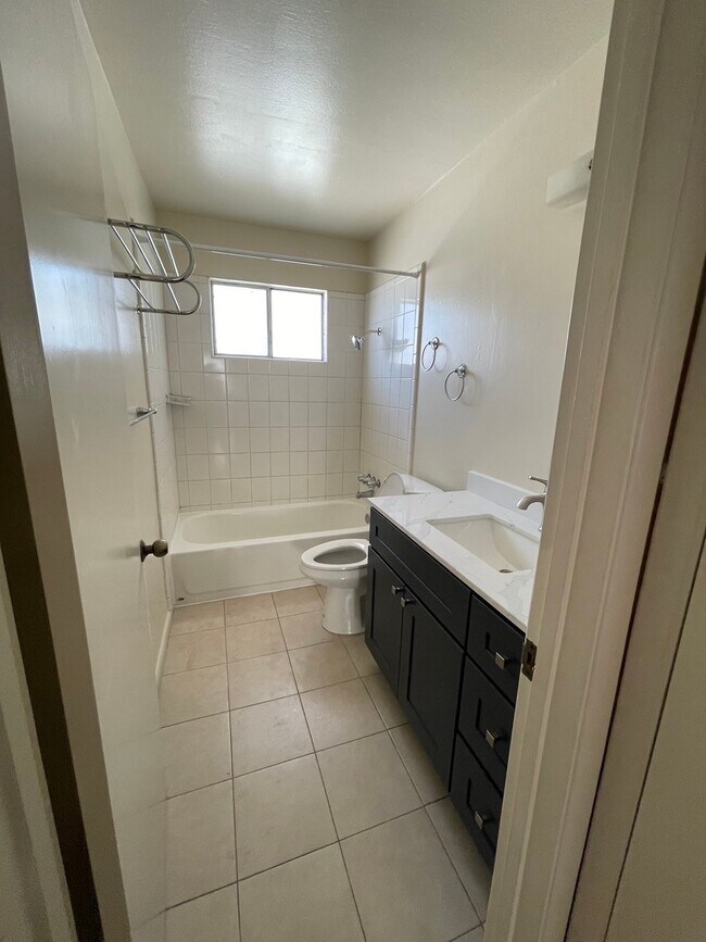 Building Photo - 872 Gallatin Dr