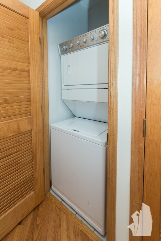 Building Photo - 2539 N Southport Ave