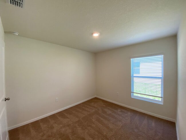Building Photo - - Desirable Lake Diamond Subdivision 4/2/2...