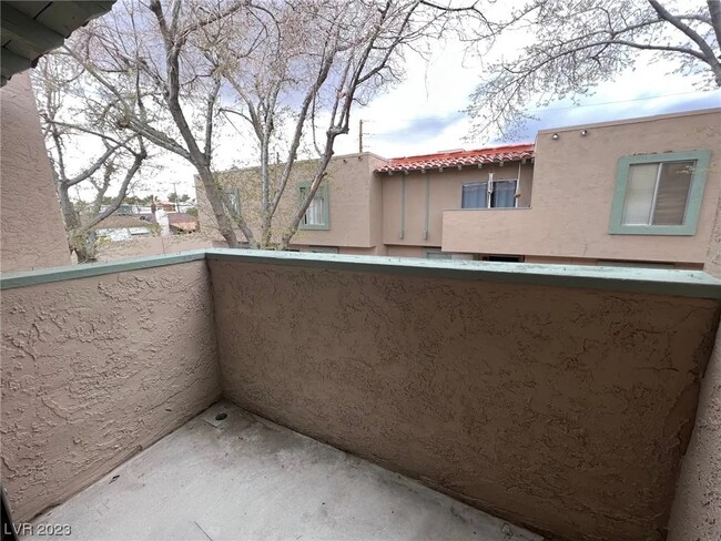 Balcony - 6021 Vegas Dr