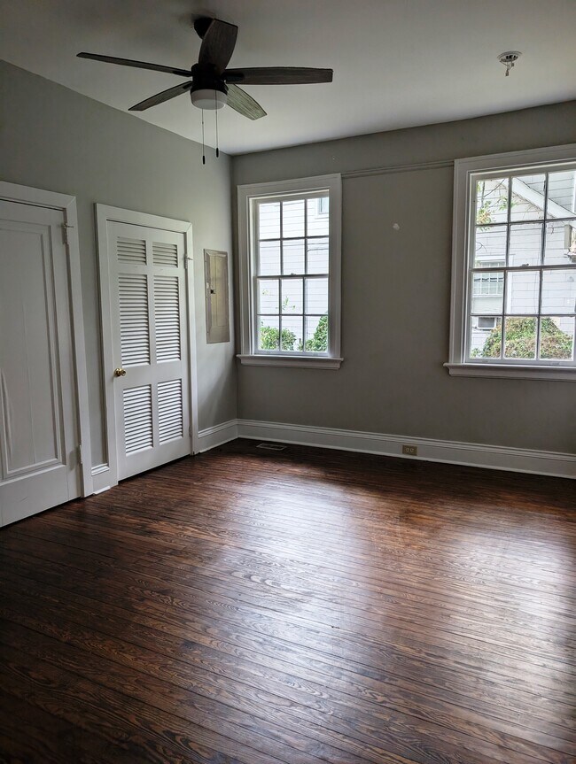 Building Photo - 604 Vance St NE