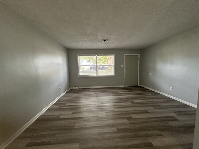 Building Photo - 506 Parkway Ct