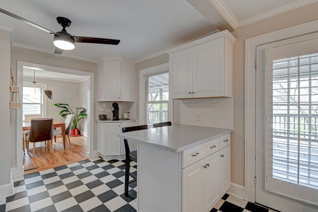 Building Photo - Washington Park 3BR 2Bth Home - available now for both short or long term lease