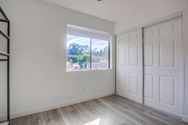 Building Photo - Newly Renovated 3BR/2BA Condo in
