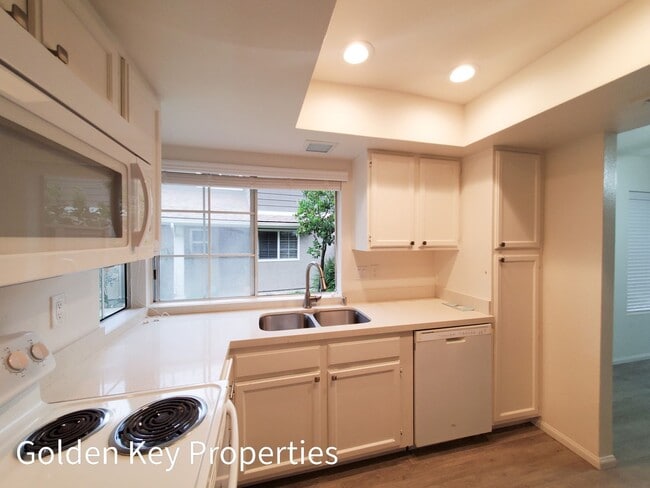 Building Photo - Lovely 2-story townhome in The Cape at Cal...
