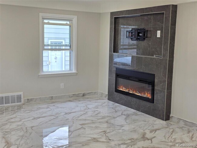 Building Photo - 7249 Silvery Ln