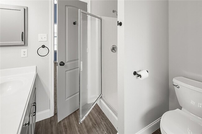 Building Photo - 916 Crested Point Dr