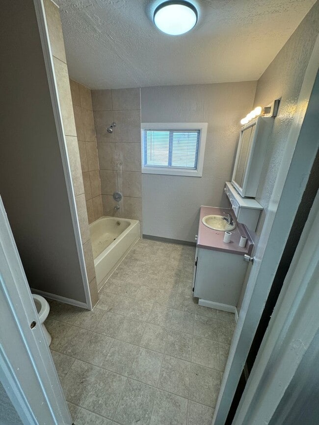 Building Photo - Enjoy living outside of town!