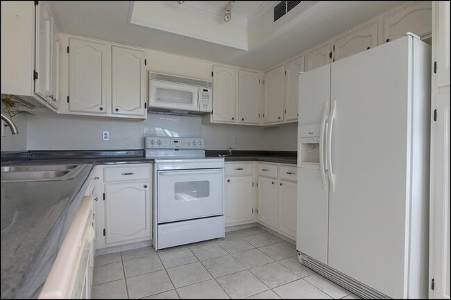 Building Photo - 6622 Dawn Dr