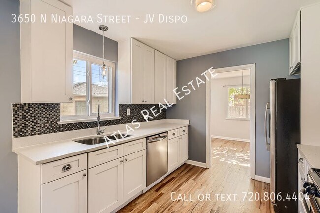 Building Photo - Desirable 4 bed /2 bath home in the middle...