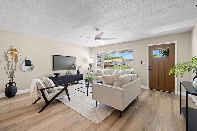 Building Photo - 2066 62nd Pl S