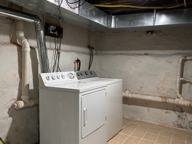 Building Photo - 2313 E Harold St