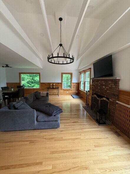 Building Photo - 226 Tracy Farm Rd
