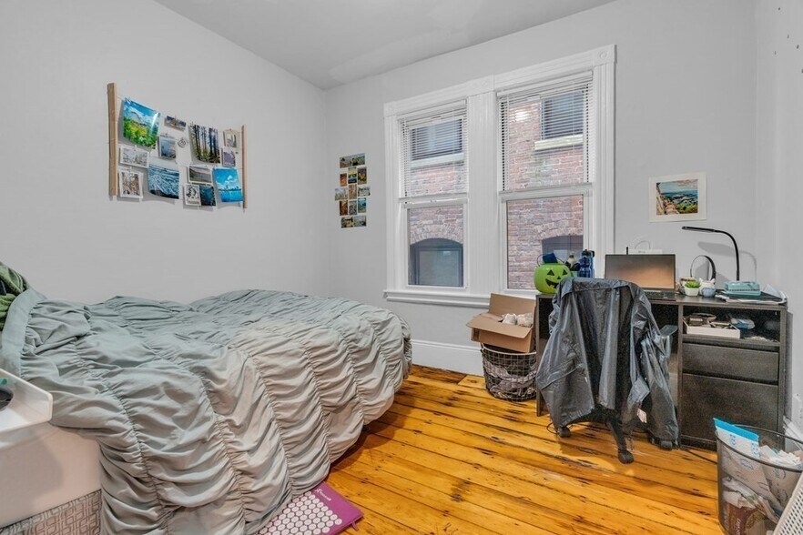 Building Photo - 160 Saint Alphonsus St