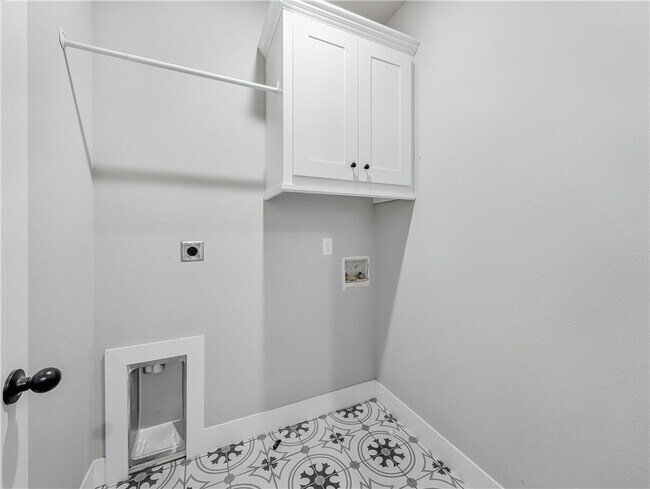 Building Photo - 10 Olmsted Cir